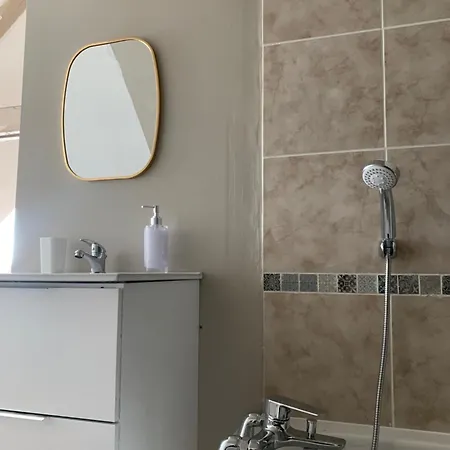 Cosy, Calme Proche Foret Apartmán *